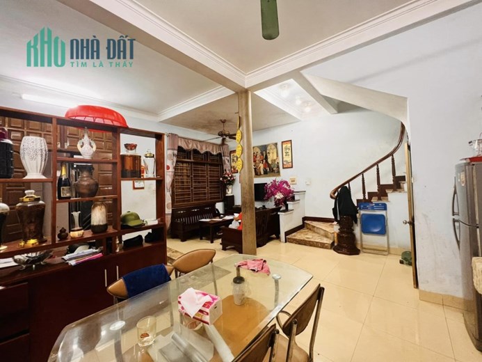 BÁN GẤP NHÀ KIM GIANG 48m2 - 4Tầng GIÁ CỰC RẺ CHỈ TRÊN 3 TỶ, CHỈ VIỆC Ở LUÔN