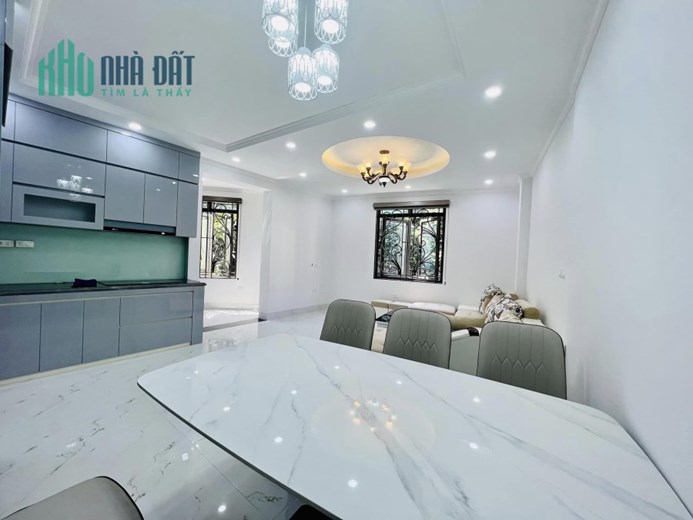 BÁN NHÀ PHỐ NGUYỄN SƠN, DT 52M, 5T, 6.5 TỶ, NHÀ ĐẸP, NỘI THẤT SANG SỊN, Ô TÔ VÀO NHÀ, TIỆN ÍCH SUNG