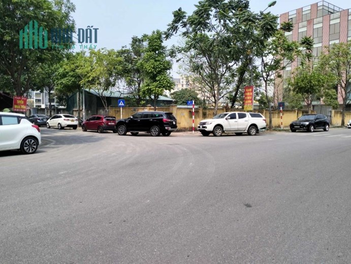 Bán đất Việt Hưng, Long Biên, trước nhà ô tô tránh, đất vuông hướng đông nam, 70m, mặt: 4m5, 6 tỷ