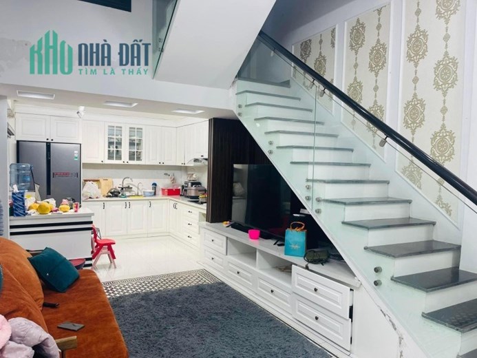 Tôi cần bán nhà ngõ 76 phố Lạc Long Quân, Tây Hồ – 56m2, Mt 6.2 - 4 tỷ 7
