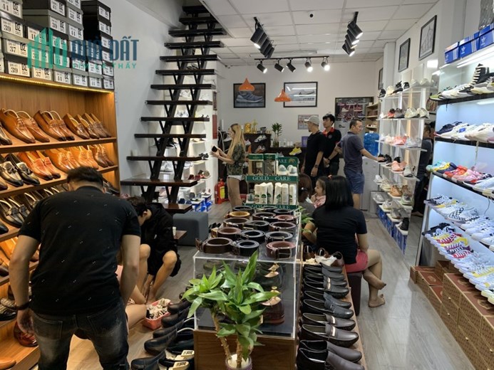 Nhà có việc nên e sang nhượng lại bộ đồ liên quan đến shop
