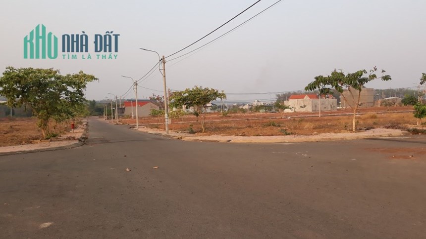 Vợ chồng mình kẹt tiền muốn bán mảnh đất 200m2 có 100m2 thổ cư. Sổ hồng riêng