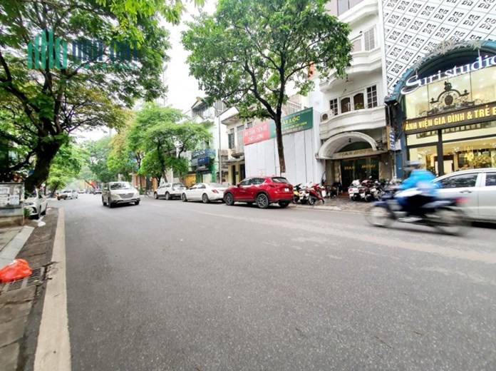 Bán Nhà Phân Lô Phố Trung Kính 40m2 7 tầng mt: 5m giá: 14.3 tỷ