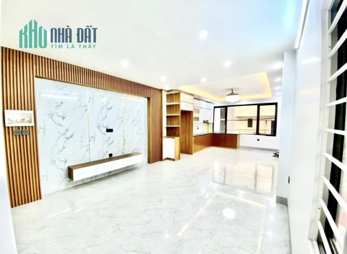 Bán Nhà Phân Lô Phố Trung Kính 40m2 7 tầng mt: 5m giá: 14.3 tỷ