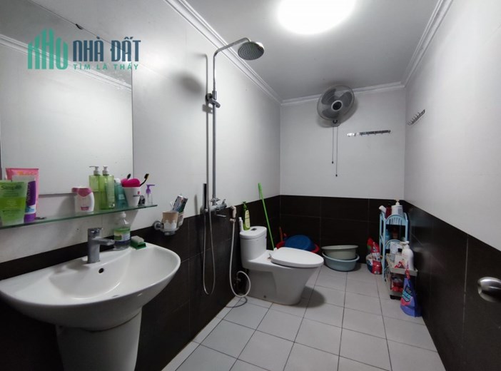 Bán nhà Thái Thịnh, Đống Đa 64m2, mặt tiền khủng, 3 thoáng, về ở ngay, giá 9.5tỷ