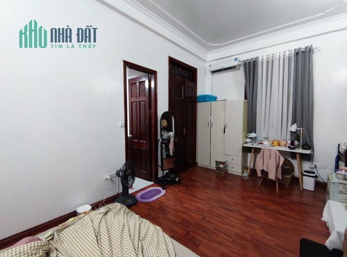 Bán nhà Thái Thịnh, Đống Đa 64m2, mặt tiền khủng, 3 thoáng, về ở ngay, giá 9.5tỷ