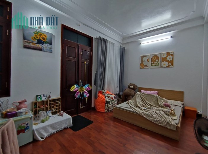 Bán nhà Thái Thịnh, Đống Đa 64m2, mặt tiền khủng, 3 thoáng, về ở ngay, giá 9.5tỷ
