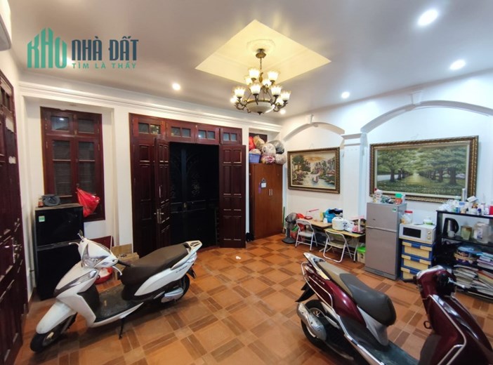 Bán nhà Thái Thịnh, Đống Đa 64m2, mặt tiền khủng, 3 thoáng, về ở ngay, giá 9.5tỷ
