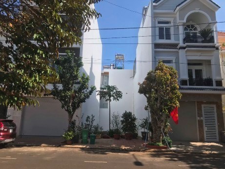 Bán nhà Lô Đất Mặt tiền đường Lê Đình Lý, Quận Hải Châu, DT 85 m2, Gần Sân bay Đà Nẵng. Đường 10m5.