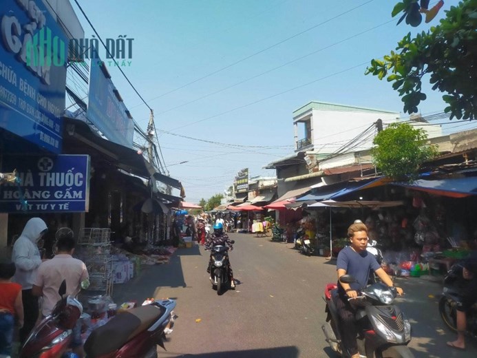 Bán Gấp: Nhà Ngay Chợ Trại Bò, Đường Hoàng Bá Bích, Phường Long Bình.