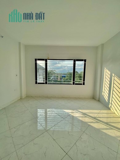 XE HƠI ĐẬU CỬA - NGAY CHỢ PHÚ LÂM - CĂN GÓC 2MT - 4 TẦNG - NHÀ ĐẸP SẴN NỘI THẤT.