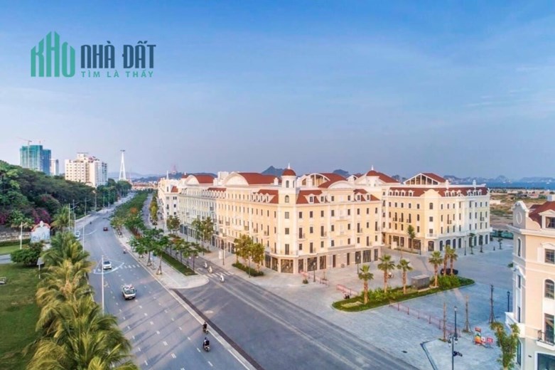 Bán khách sạn 5* trung tâm Bãi Cháy- Hạ Long, 32 phòng, đi bộ 2p ra bãi tắm, cạnh công viên Sun