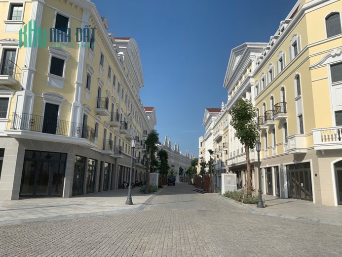 Bán khách sạn 5* trung tâm Bãi Cháy- Hạ Long, 32 phòng, đi bộ 2p ra bãi tắm, cạnh công viên Sun