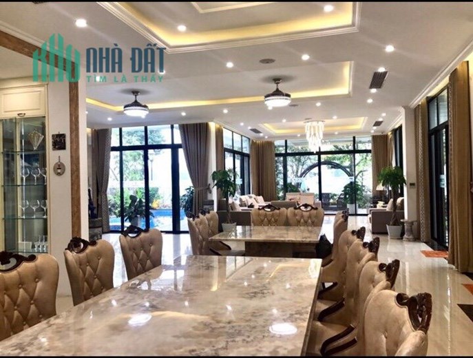 Bán khách sạn 5* trung tâm Bãi Cháy- Hạ Long, 32 phòng, đi bộ 2p ra bãi tắm, cạnh công viên Sun