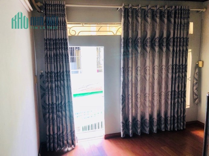 Cách vài bước chân lên xế hộp, hẻm thông tứ tung chỉ qua quận 1 và Phú Nhuận 10phút, sổ nở hậu.