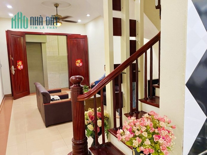 SIÊU HIẾM !! BÁN NHÀ  Đường Láng, Đống Đa 63m2, 4 tầng dân tự xây chắc chắn, Ngõ thông thoáng ở