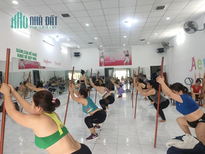 Vì chuẩn bị sinh e bé nên k có người qản lý câu lạc bộ. Cần sang lại mặt bằng