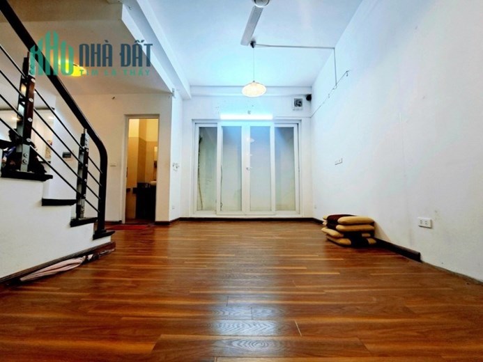 Bán nhà mới Tôn Đức Thắng 35m2 2 thoáng, 100 m ra ngã tư Tôn Đức Thắng, Xã Đàn, 5 tỷ LH 0966037496