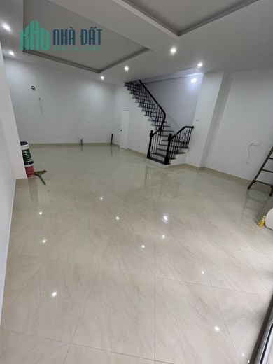 CHO THUÊ NHÀ NGUYÊN CĂN, MẶT BẰNG KINH DOANH PHỐ VẠN HẠNH VIỆT HƯNG LONG BIÊN. 100m2 * 3 tầng kinh