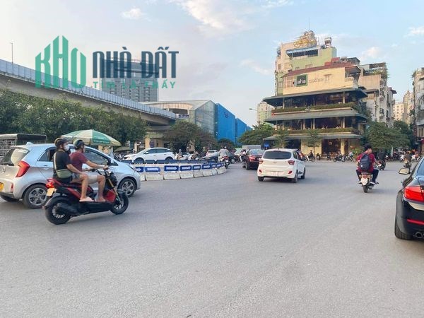 HOT !! XEM NGAY Nhà Cát Linh Đống Đa 37m2, 5 tầng, Ngõ thông thoáng DÂN TỰ XÂY chỉ 4.4 tỷ ở ngay
