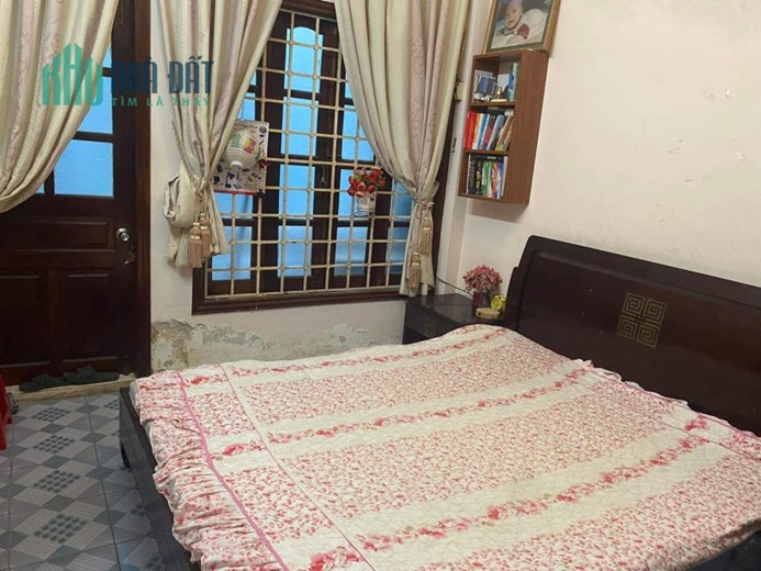 HOT !! XEM NGAY Nhà Cát Linh Đống Đa 37m2, 5 tầng, Ngõ thông thoáng DÂN TỰ XÂY chỉ 4.4 tỷ ở ngay