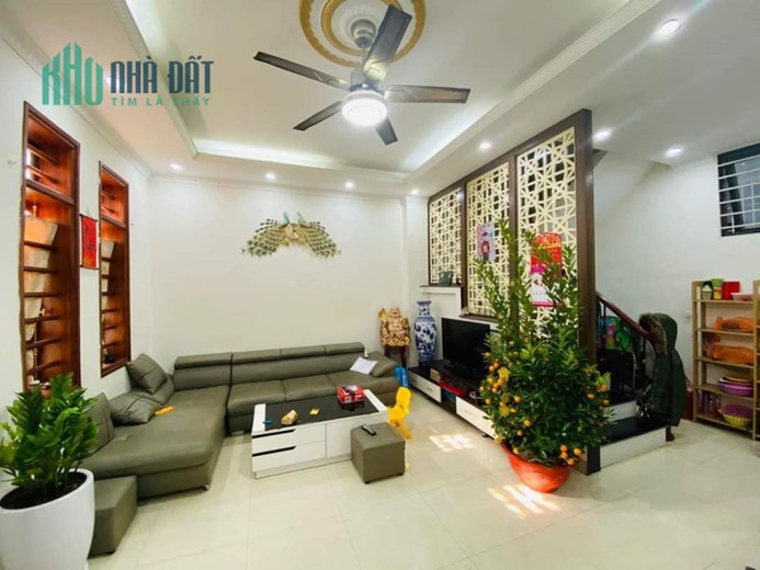HOT !! XEM NGAY Nhà Nghĩa Đô cầu Giấy 5 tầng đẹp Hiện đại, Ngõ Thông Ô tô 40m2, giá chỉ 5.5 tỷ