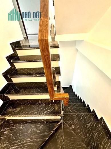 Một căn nhà xây mới 4 tầng ngõ cực nông, diện tích 46m, mới tinh sang xịn GIÁ 2.7 tỉ tại Thư Trung