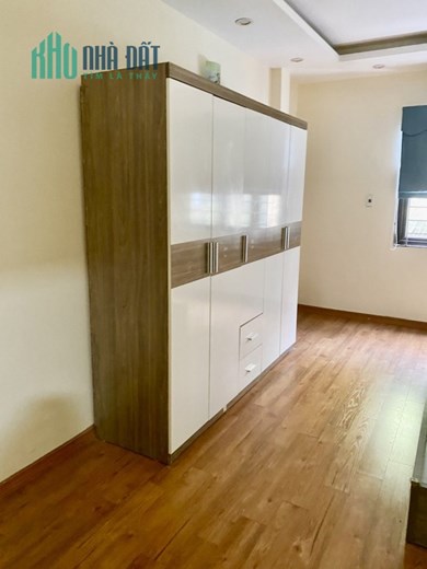 Bán nhà Nam Dư, Lĩnh Nam, 45m2, 5T, Full nội thất,Ô tô đỗ cửa, View Hồ, Nhỉnh 3 tỷ