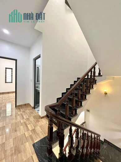 Bán nhà xây mới 3 tầng độc lập, diện tích 60m, GIÁ 2.89 tỉ tại Khúc Thừa Dụ, xây như Villa