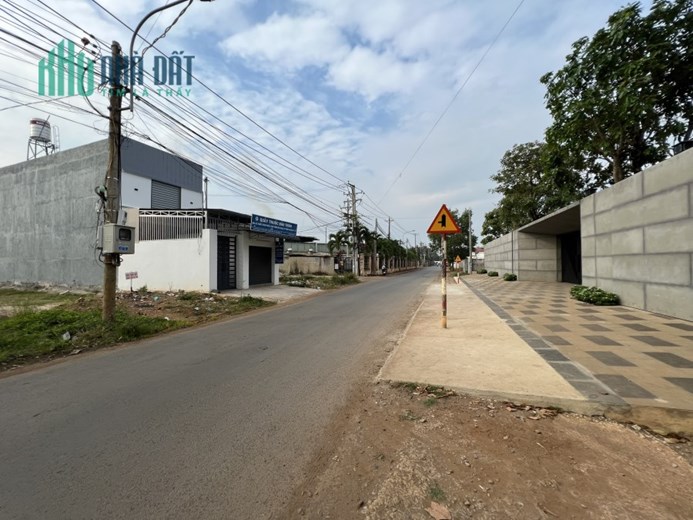 Đất ngộp bán gấp 5x27m Full Thổ Mặt Tiền đường nhựa TP Long Khánh