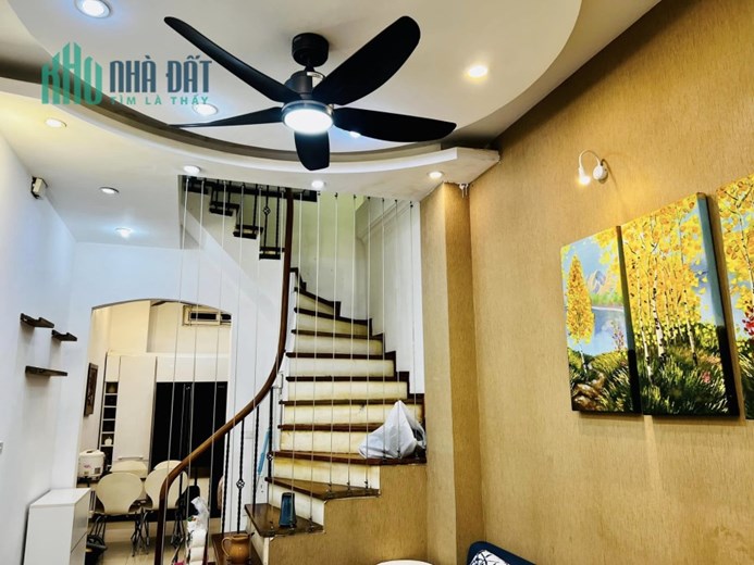 NHÀ ĐẸP NGUYỄN TRÃI, HÀNG XÓM ROYAL CITY 38M x 5 TẦNG MỚI VỀ Ở NGAY