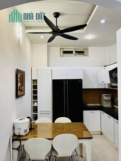 NHÀ ĐẸP NGUYỄN TRÃI, HÀNG XÓM ROYAL CITY 38M x 5 TẦNG MỚI VỀ Ở NGAY