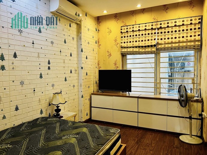 NHÀ ĐẸP NGUYỄN TRÃI, HÀNG XÓM ROYAL CITY 38M x 5 TẦNG MỚI VỀ Ở NGAY