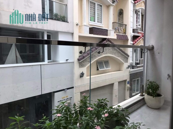Bán Nhà Hẻm Xe Hơi Nguyễn Xí, Khu Phân Lô VIP, 52m2 (7.2m X 7.5m), 3 Tầng Giá Rẻ