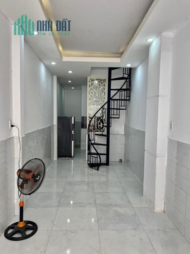 Nhà hẽm oto, Lê Hồng Phong Q10, 30m2 sát mặt tiền nhỉnh 4 tỷ.