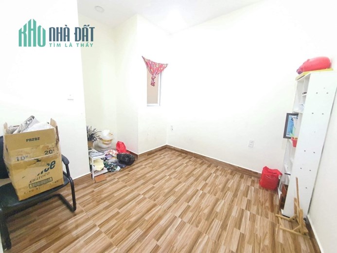 Nhà hẽm 5m, sát mặt tiền, Nguyễn Tri Phương Q10, 35m2 nhỉnh 6 tỷ.