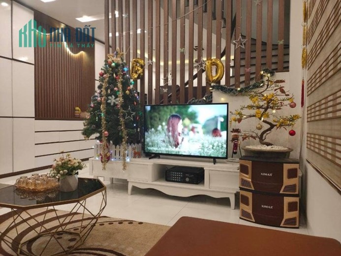 Cần bán gấp nhà Võng Thị, Tây Hồ 38m2, 5 tầng, mt 4.6m, chỉ 4.7 tỷ. Ô tô gần.