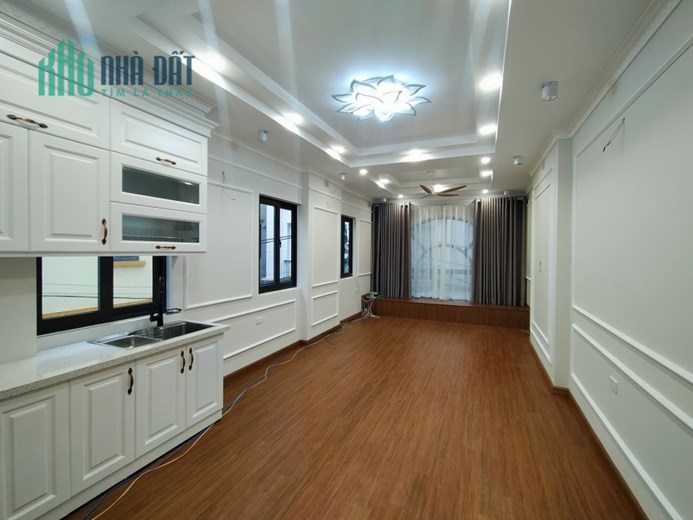 Bán nhà Phố Ngọc Thụy, Lô góc, Ô tô, TM, 65 m2, 6T, chỉ 8,2 tỷ.