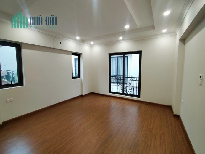 Bán nhà Phố Ngọc Thụy, Lô góc, Ô tô, TM, 65 m2, 6T, chỉ 8,2 tỷ.