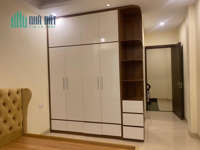 BÁN NHÀ ĐẸP NGÕ NGỌC THỤY  GẦN CHỢ TRƯỜNG CÁC CẤP YÊN TĨNH Ở SƯỚNG 30M 5 TẦNG HƠN 3 TỶ