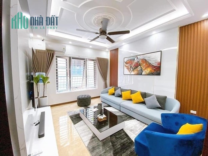 Bán Nhà HỒ #GIẢNG_VÕ. Ô TÔ ĐỖ CỬA. 45m2. 5.85Tỷ 4.5 Ngủ. Hàng Xóm THỨ TRƯỞNG