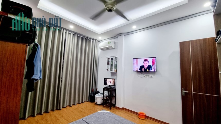Giá động đất! Chùa Láng 3 mặt thoáng, oto đỗ sát nhà, ngõ siêu nông, 50m x 4T, chỉ 3.5 tỷ