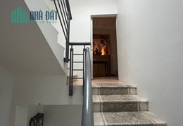 NHÀ ĐẸP Ở LUÔN LA THÀNH 37M2 x 4T - FULL NỘI THẤT - NGÕ THÔNG - KINH DOANH NHỎ NHỈNH 5 TỶ LH