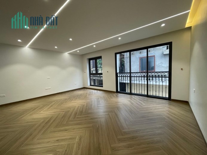 Bán nhà Hoàng Cầu, 6 tầng, thang máy, ô tô tránh, toà nhà văn phòng, giá 19 tỷ