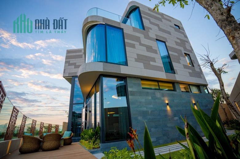 BIỆT THỰ 2 MẶT TIỀN CỰC CHẤT VEN BIỂN