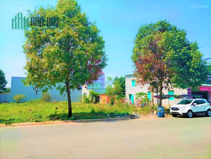 TÔI CHỦ CẦN BÁN GẤP 500m2 ĐẤT 1,4tỷ,SÁT QUỐC LỘ 13 ĐƯỜNG NHỰA 16M,TCƯ 100%, SHR,TIỆN KD