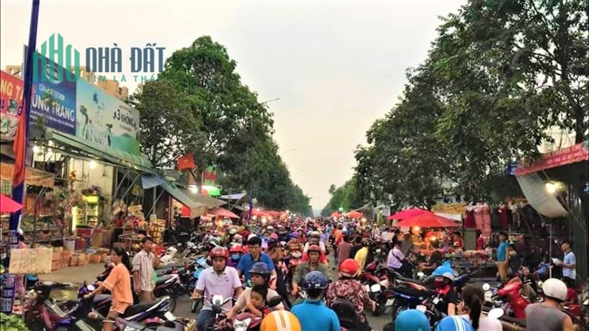 TÔI CHỦ CẦN BÁN GẤP 500m2 ĐẤT 1,4tỷ,SÁT QUỐC LỘ 13 ĐƯỜNG NHỰA 16M,TCƯ 100%, SHR,TIỆN KD