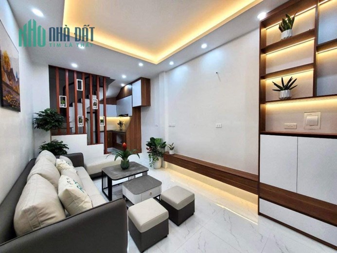 Bán nhà Nguyễn Ngọc Vũ 34m2  5 tầng – Giá nhỉnh 3 tỷ
