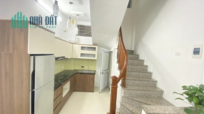 Hộ khẩu Cầu Giấy nhà đẹp an sinh đỉnh cao 30m2 x 5 tầng , ô tô đỗ cửa mà chỉ nhỉnh 4 tỷ