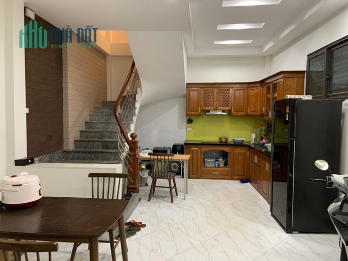 Cực hiếm. Bán nhà Nguyễn Trãi, Thanh Xuân. 33m2 x 5 Tầng. Ô TÔ. 3 MẶT THOÁNG. Nhỉnh 3 Tỷ. 0378230032